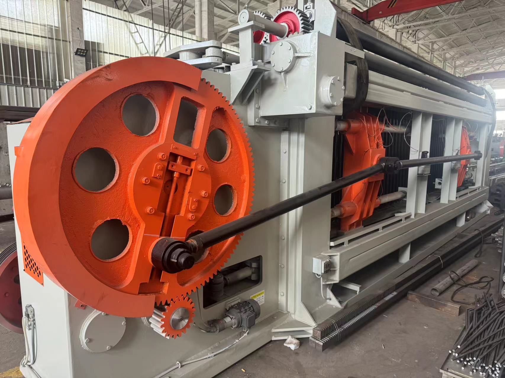 최신 회사 블로그 Heavy Duty Gabion Mesh Weaving Machine Exported to India for Riverbank Protection