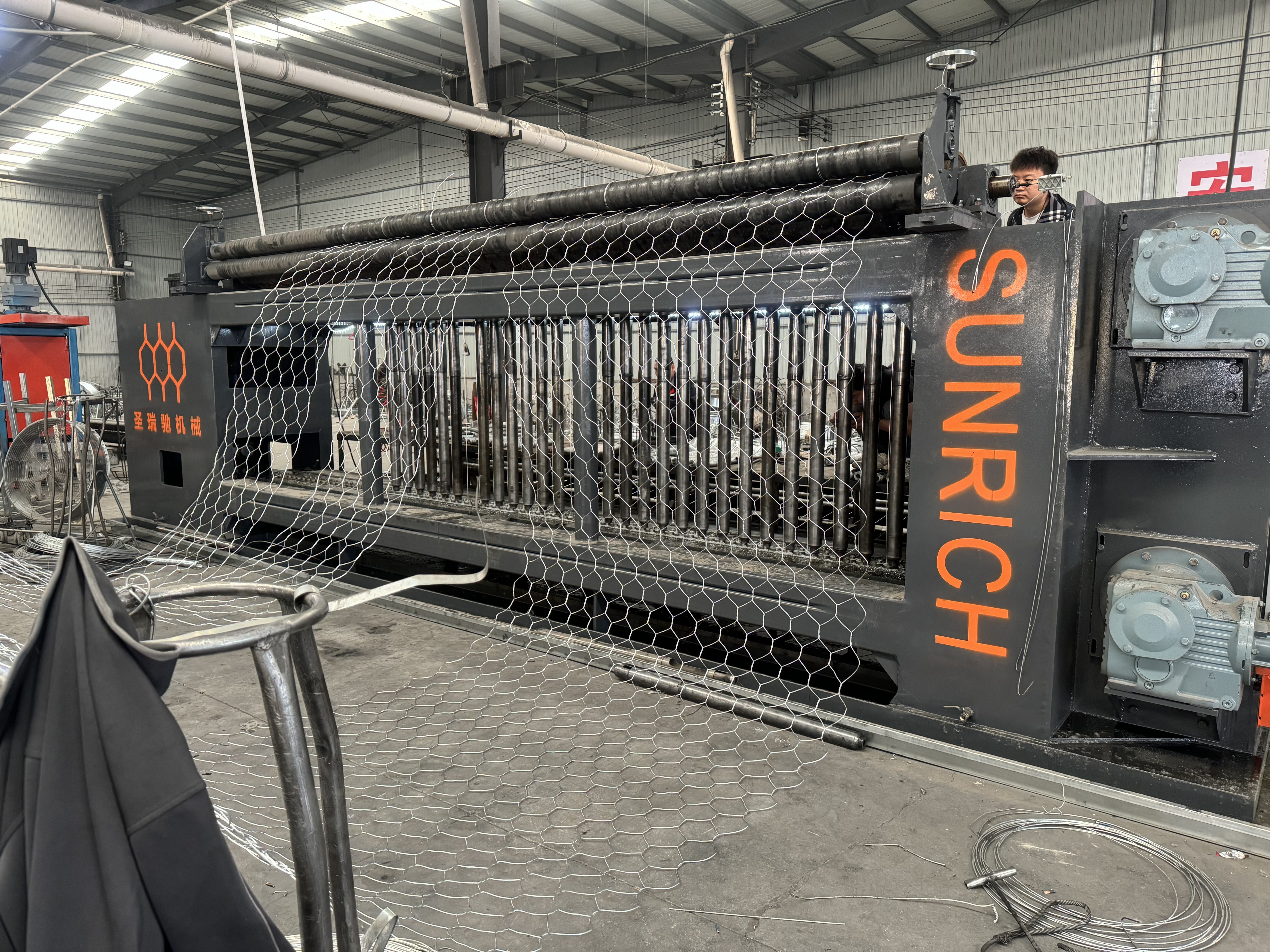 최신 회사 블로그 CNC Servo Gabion Mesh Machine Shipped to Nepal for River Protection Project