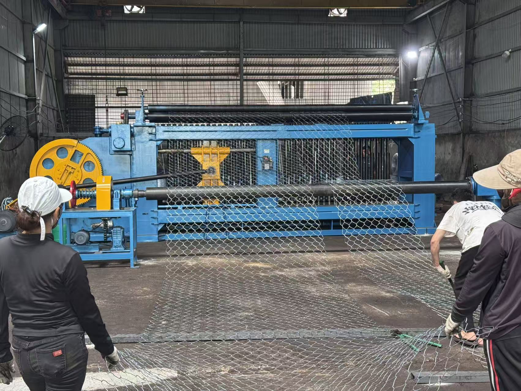 최신 회사 블로그 Complete Gabion Mesh Production Line Successfully Commissioned in Vietnam