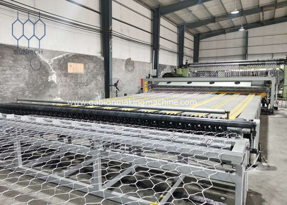 주문 100x120mm 4500 Mm 폭 돌망태 메시 장을 위한 자동적인 Plc 돌망태 생산 라인 온라인 제조